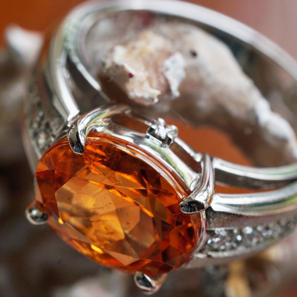 Mandaringranat Brillant Ring in 900er Platin
