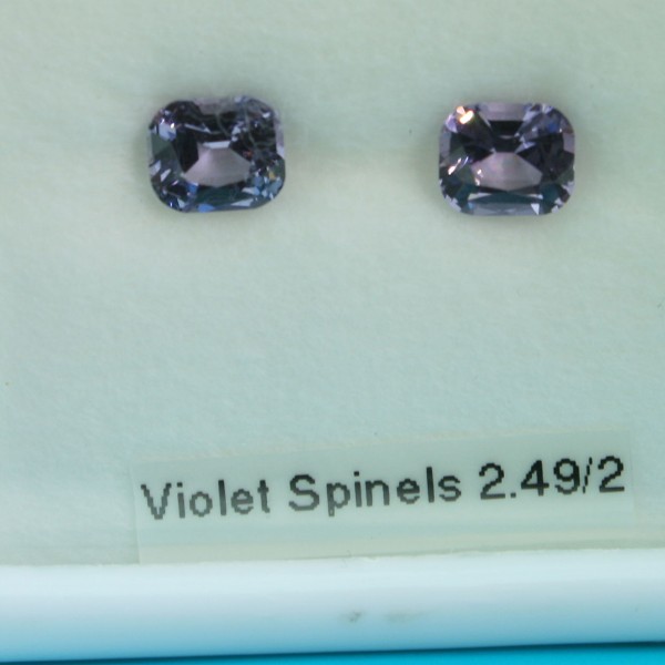 Violette Spinelle total 2.49 carat, achteckiger Schliff, sehr fein