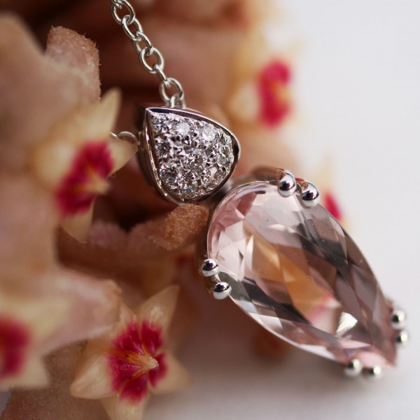 Morganite Diamond Pendant Whitegold 18 kt.....makes you want to get up in the morning