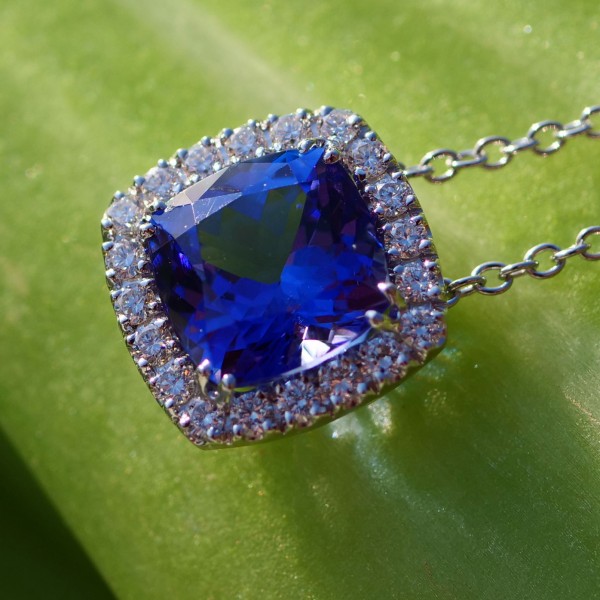 Tanzanite Pendant and Necklace with Diamonds....Luxury Mood