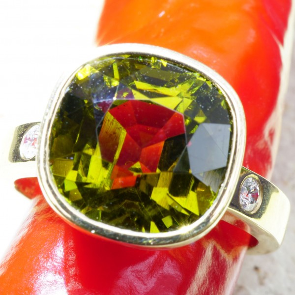 Chrom Turmalin Brillant Ring Gelbgold 750er Afrika 8.37 ct 0.11 ct....seltene Farbe GELB-Grünlich