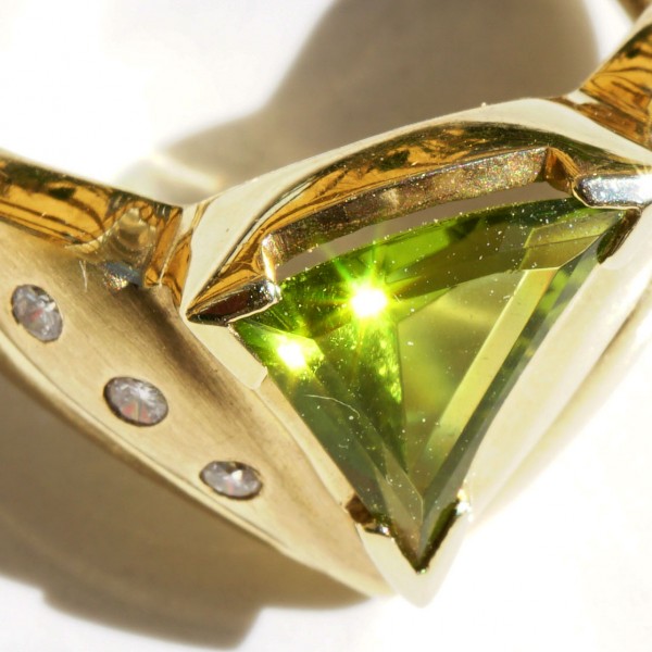 Peridot Brillant Ring 585er Gelbgold 0.06 ct W VS .....green energy