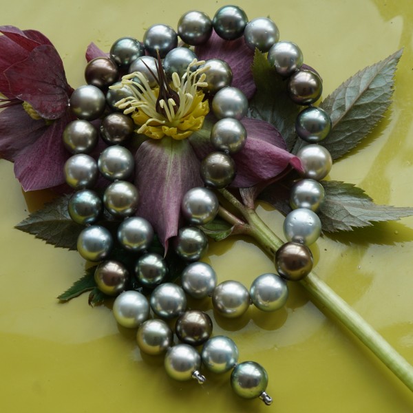 Tahitian Cultured Pearl Necklace 10-11 mm...beautiful natural Color