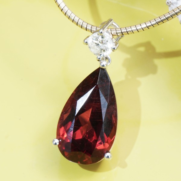 Rhodolith Brillant Anhänger 750er Weissgold IGI Zertifikat 6 ct 0.22 ct ...was für ein Rot!
