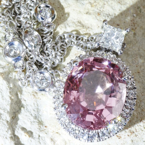 Spinell Diamant Collier 3.46 ct 0.41 ct Burma Pink 750er Weissgold....unglaubliche Lichtbrechung und