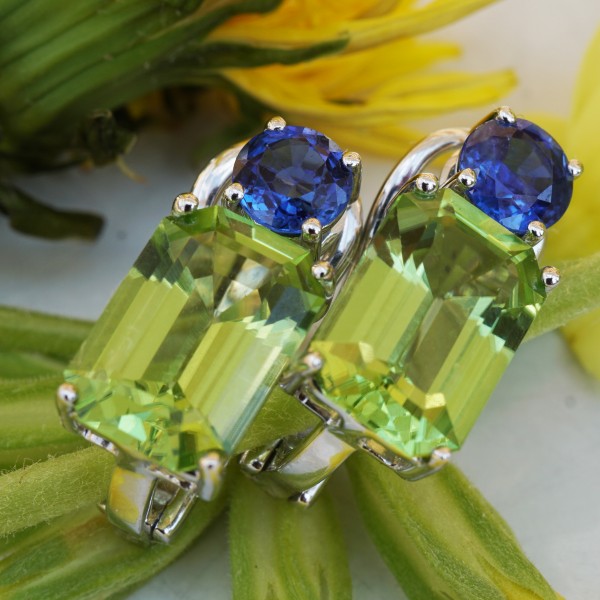 Saphire Peridot Earrings 18 kt White Gold.....High End Quality....Neon Mint Green