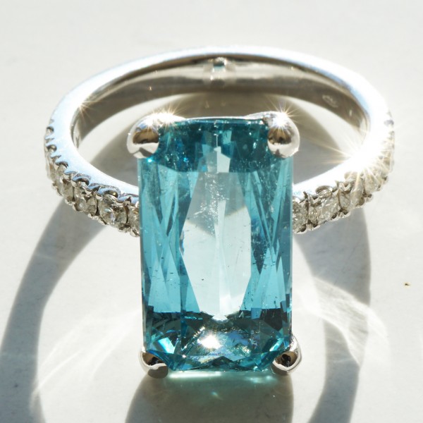 Aquamarine diamond ring, 5.09 ct, 0.44 ct, AAA + TW VVS ..... DIVINE BLUE