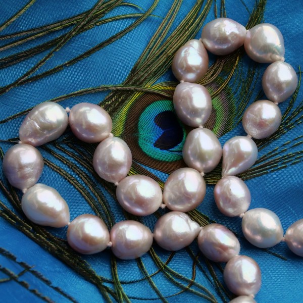 A Amazing Tahiti Pearl Necklace with so many Colors