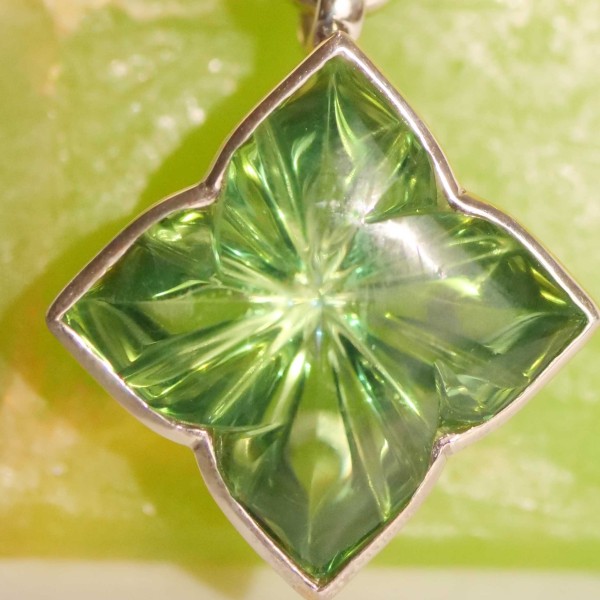Chilango Anhänger Square Flower Diamond Cut Green Amethyst 925er Silber