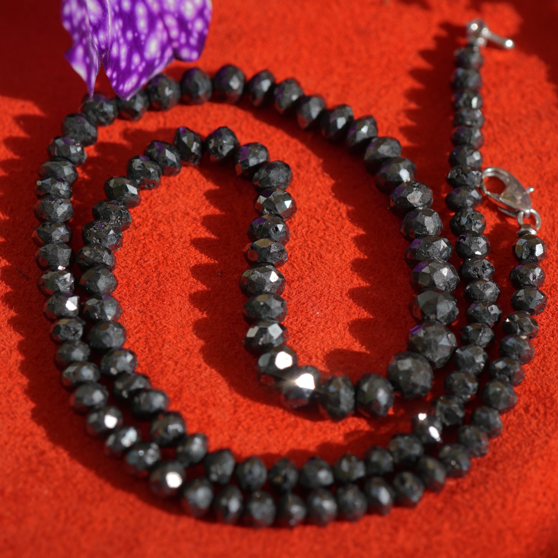 Schwarze Diamant Kette 100 CARAT facettiert