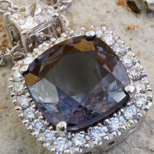 Grey-Blue Spinel Diamond Necklace 2.45 ct AAA+....Great Luminosity 18 kt Whitegold
